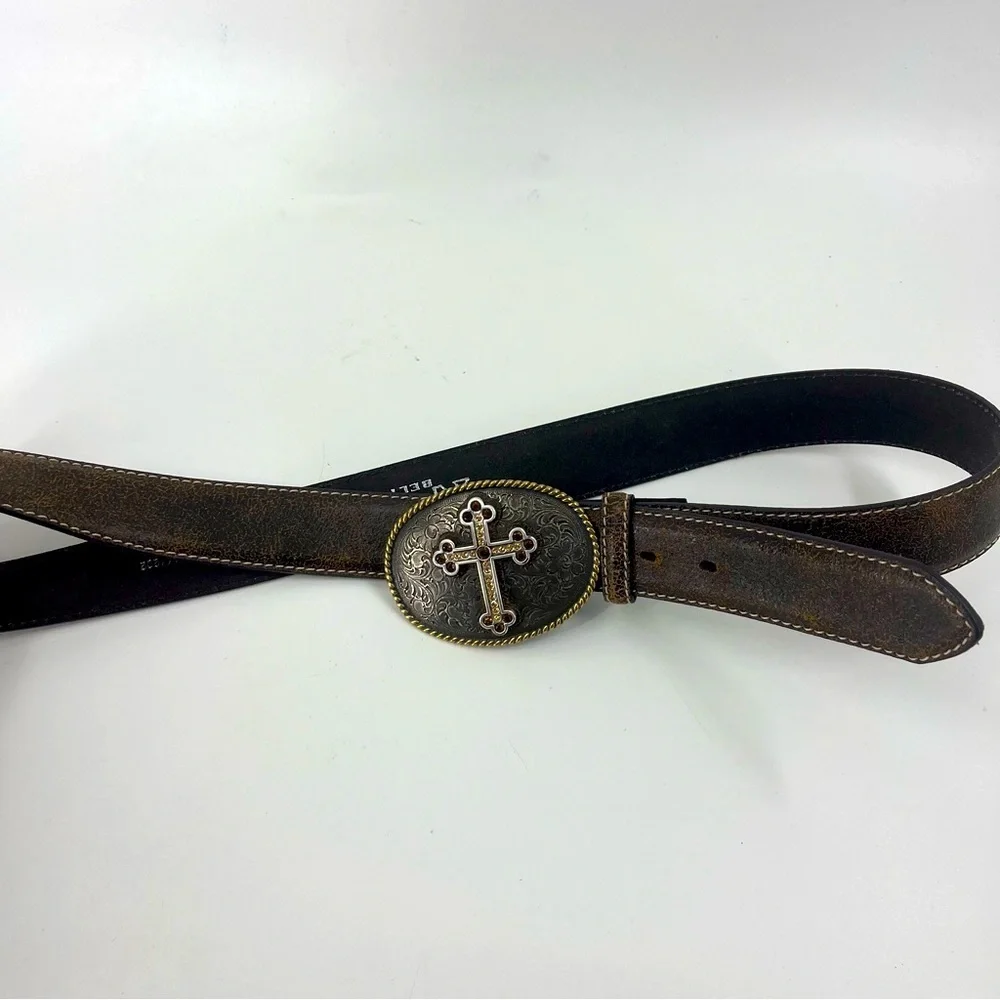 Nocona Luxury‎ Leather Belt with silver Cross buckle/ brushed gold.
